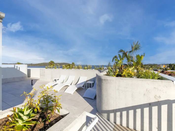 Entire apartment, Elegant 2-Bed Apartment with Stunning Views in Batemans Bay, New South Wales