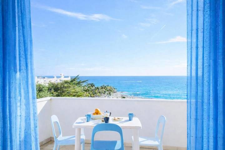 Appartamento per 6 persone, con Balcone e Terrazza nonché Giardino e Panorama a Torre dell'Orso