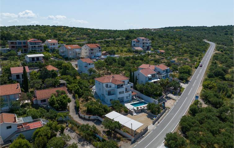 Gîte pour 6 personnes, avec terrasse dans Murter - 3