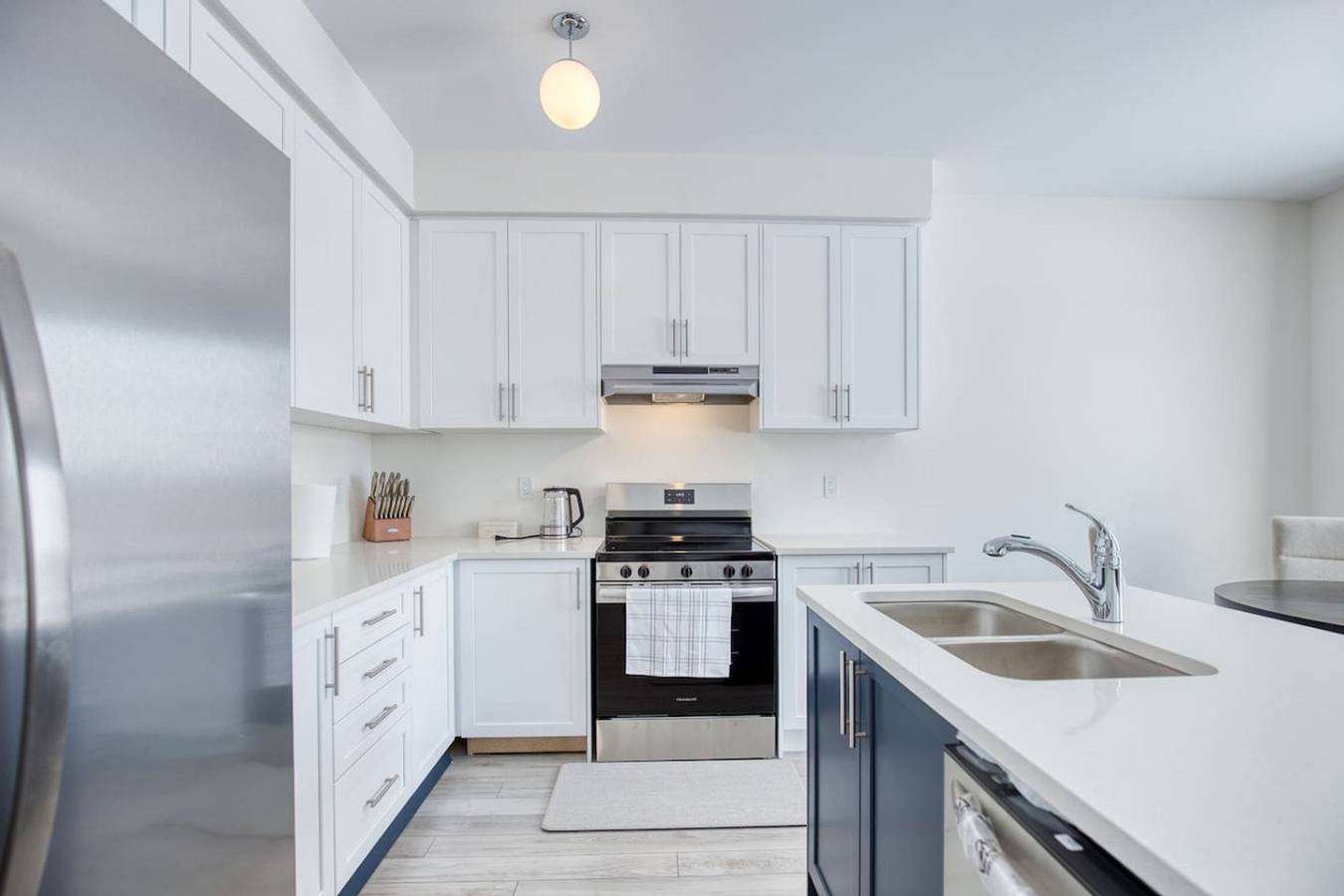 Spacious Brand New 4-Bed Retreat in Quinte West in Lago Ontario (Kanada)