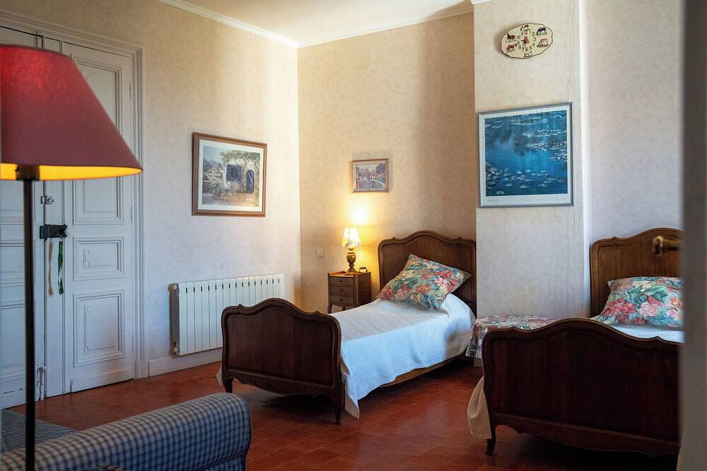 Ganze Wohnung, Apartment Les Volets Bleus in a canal-side manor house, ideal for families in Sallèles-d'Aude, Mittelmeerküste (Frankreich)