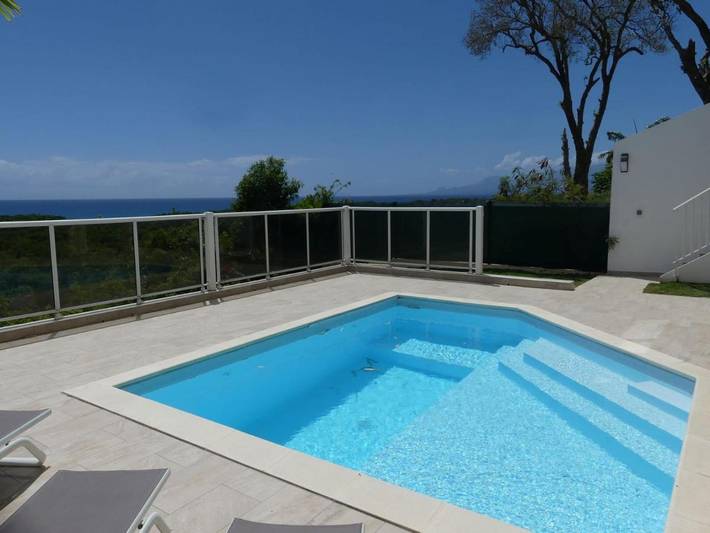 Location de vacances pour 7 personnes, avec vue ainsi que piscine et jardin, adapté aux familles dans Plage des Salines