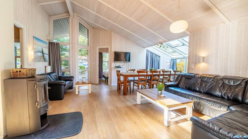 Ferienhaus für 12 Personen, mit Balkon und Sauna sowie Whirlpool und Garten in der Lübeck - 2