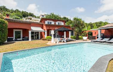 Location de vacances pour 8 personnes, avec jardin ainsi que piscine et terrasse à Les Adrets-de-l'Estérel
