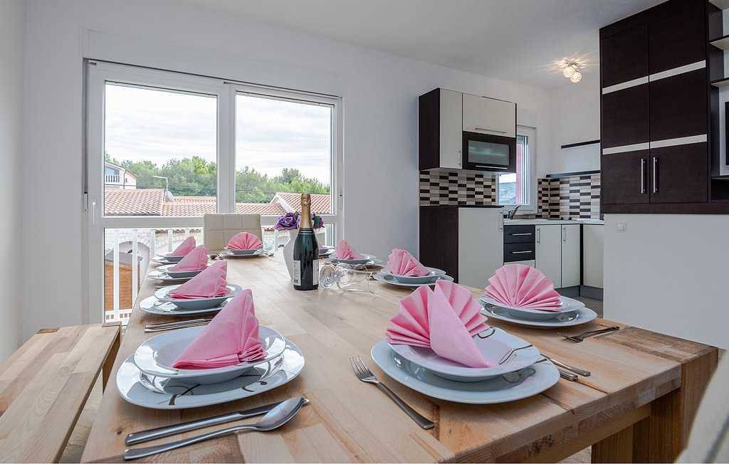 Ferienhaus Tomislav für 12 Gäste in Strandnähe in Vir