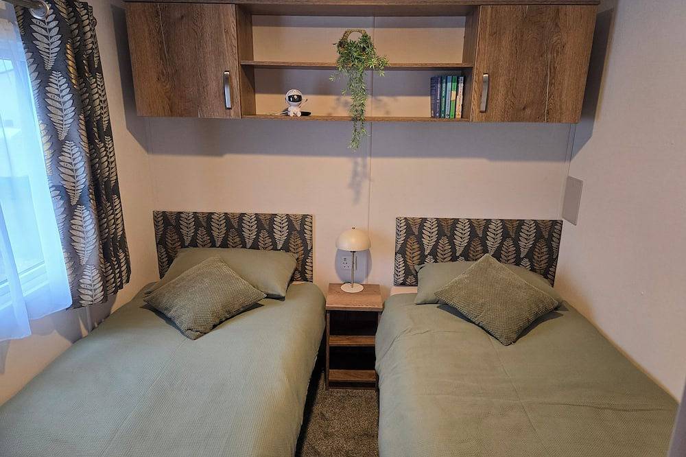 River meadows 61 2 bed 2 bath caravan.  Lots of activities on the park in Northampton, Northamptonshire
