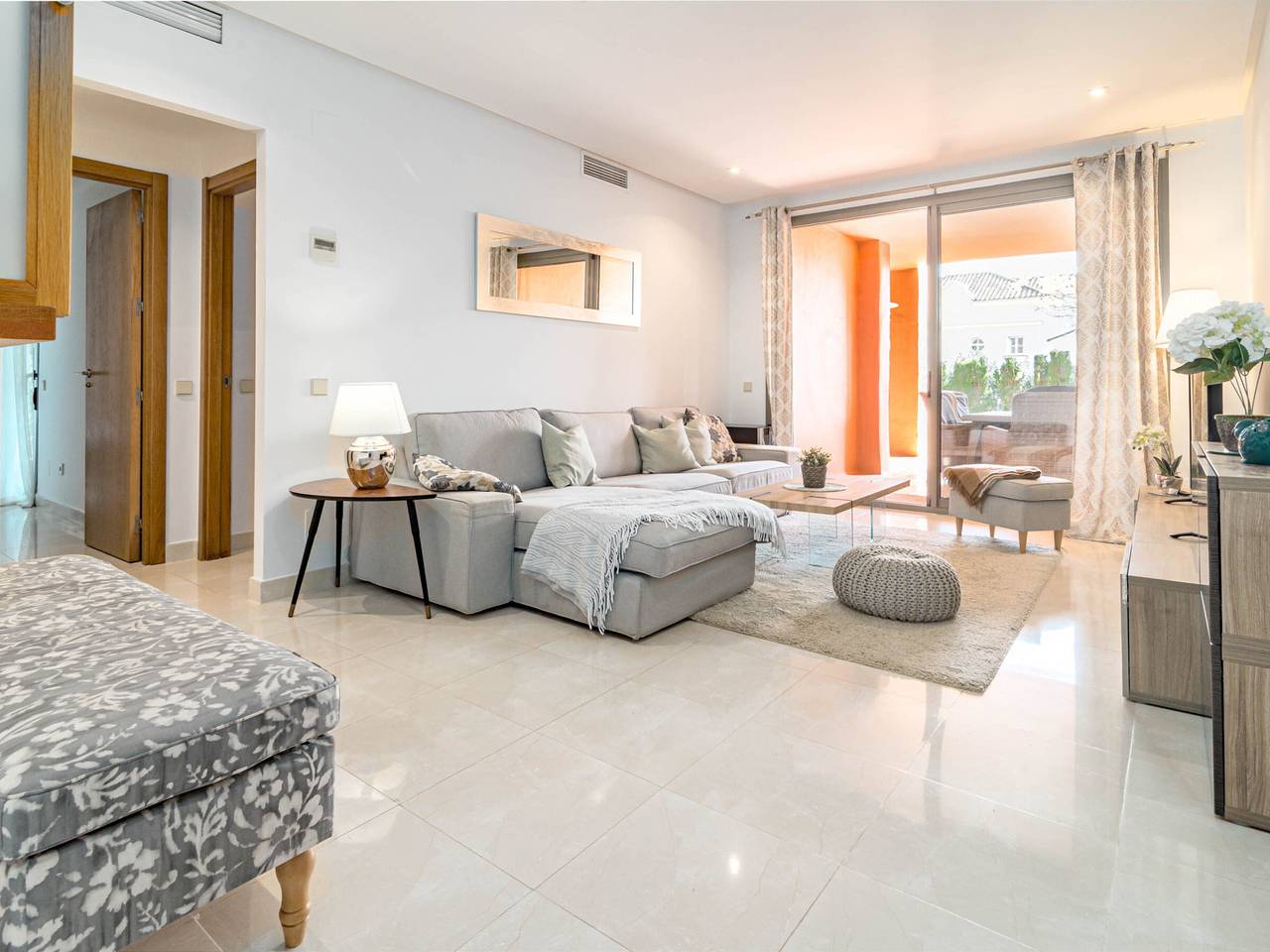 Appartement entier, Appartement confortable à Estepona : 3 chambres, piscine, jardin, terrasse, garage, wifi, clim. in La Resina, Estepona
