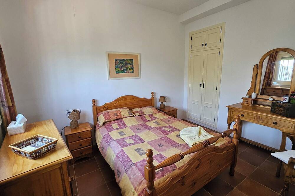 Entire apartment, Charming with lake view in Rute, Sierras Subbéticas