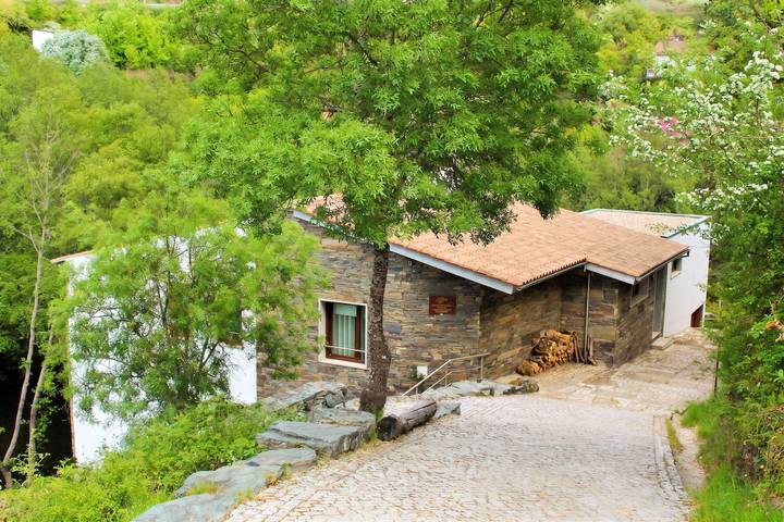 Location de vacances pour 8 personnes, avec Terrasse et Vue sur le lac dans Baçal
