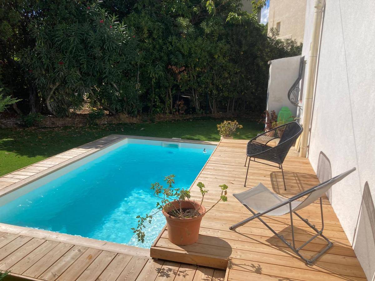 Maison pieds dans l eau avec piscine et clim in Marine de Bravone, Linguizzetta