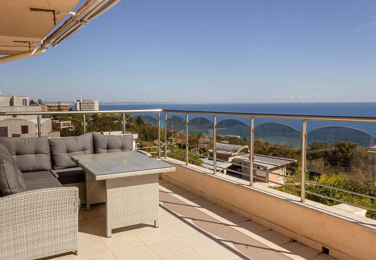 Cały apartament, Spacious 3Bd Flat with Large Terrace & Sea View by Flat Mаnager in Warna, Obwód Warna