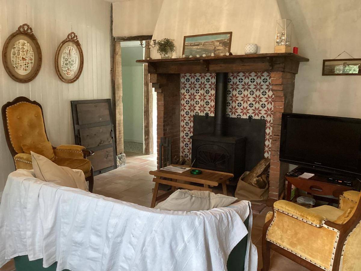 Two-Bedroom House in Losse, Landes