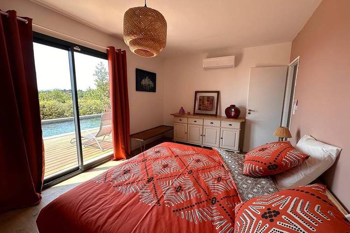 Maison de vacances pour 5 personnes, avec terrasse ainsi que jardin et piscine à Crillon-le-Brave