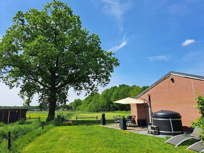 Ferienhaus für 2 Personen, mit Whirlpool und Terrasse sowie Garten und Ausblick in Hapert