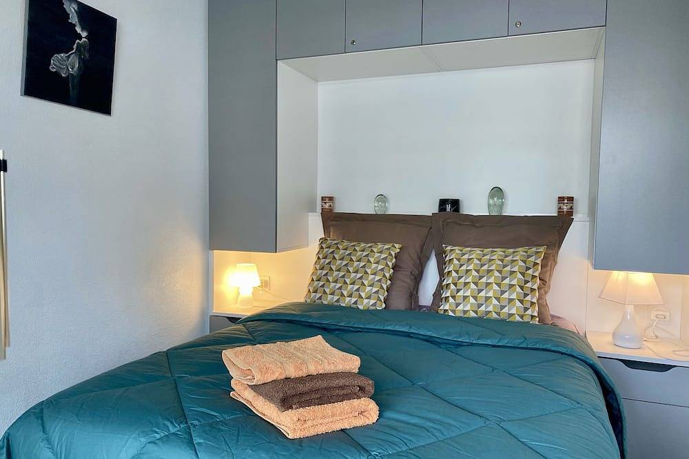 Entire apartment, \"Poetry\" Beautiful apartment located in the heart of Cannes high floor in Cannes, Mediterranean Coast (France)