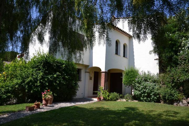 Chalet für 6 Personen, mit Balkon und Garten sowie Pool - 1