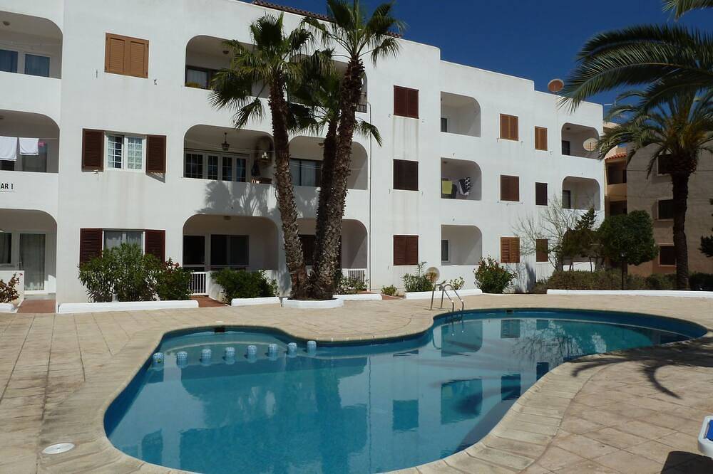 Ganze Wohnung, Fewo in Es Pujols,Familienfreundlich,zentral,strandnah,Pool, Wifi,bis 2 Personen in Es Pujols, Formentera