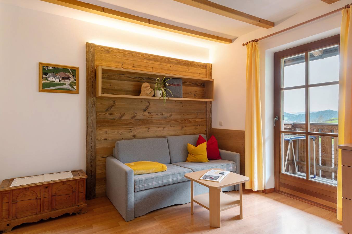 Ganze Wohnung, Ferienwohnung 'Dorf' mit Bergblick, Gemeinschaftsgarten und Wi-Fi in Tiosels, Kastelruth