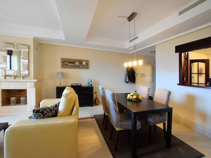 Ganze Wohnung, Beautiful apartment with stunning views, near the resort El Soto de Marbella in Ojén, Sierra de las Nieves