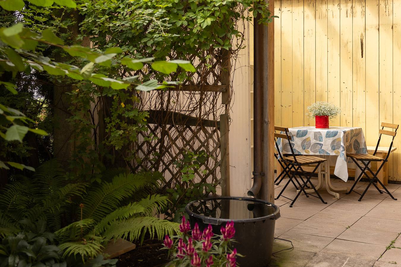 Ganze Ferienwohnung, Fewolo - Fünf Gehminuten vom See, 3 Zimmer Wohnung mit Garten in Übersee, Chiemsee