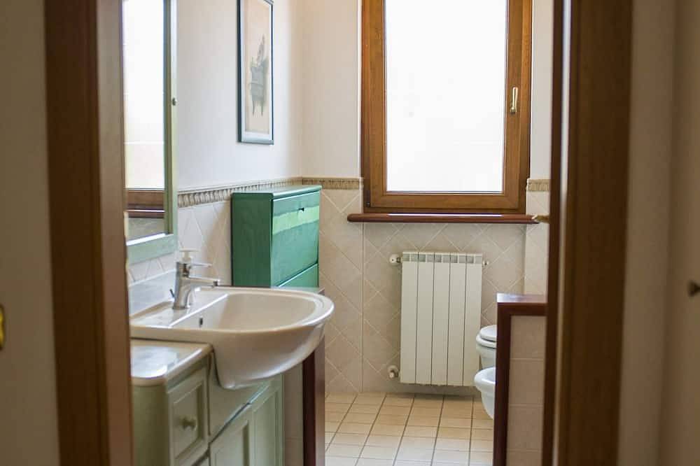 Villa Isoletta, Beautiful vacation home with pool in Ladispoli, Provincia de Roma
