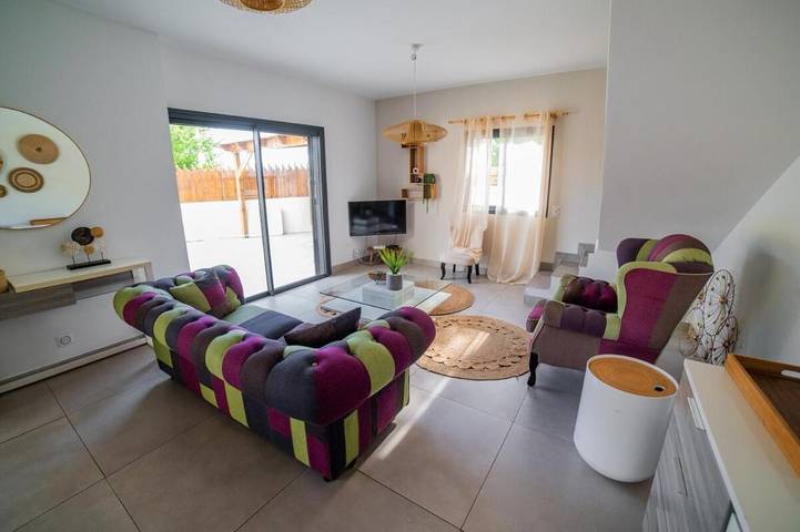 Location de vacances pour 10 personnes, avec terrasse et piscine à Les Trois-Bassins - 2