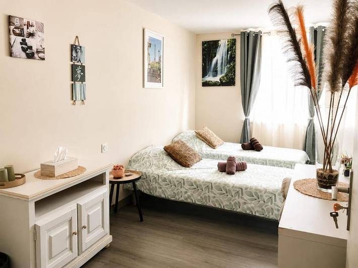 Location de vacances pour 2 personnes, avec Terrasse et Vue à Lépin-le-Lac - 2