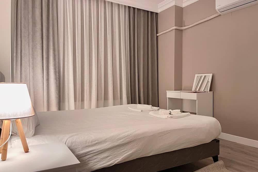 Ganze Wohnung, Spacious in Central; Beaches 500meters, 3Bedrooms + 1Living Room in Antalya, Provinz Antalya