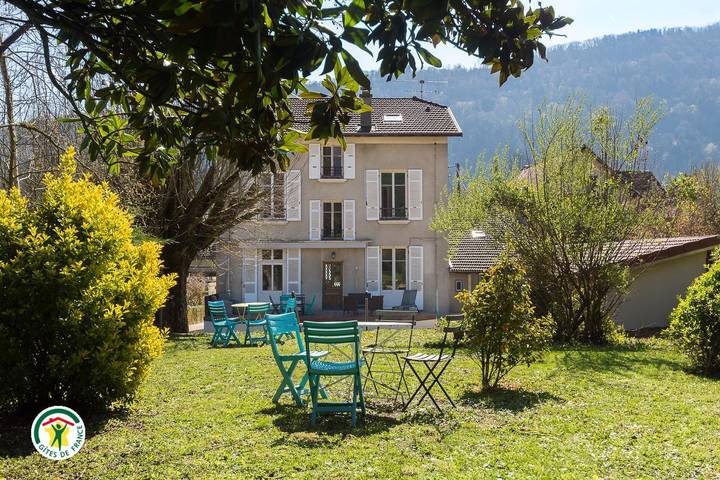 Gîte pour 15 personnes, avec terrasse et jardin