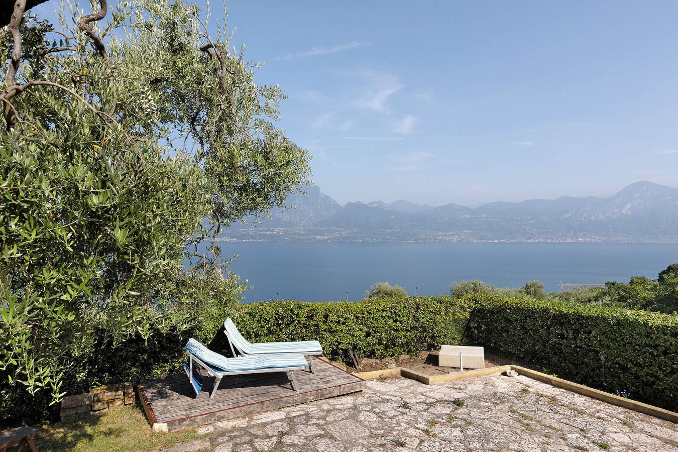 Ganze Wohnung, Ferienwohnung 'El Casal' mit Seeblick, Gemeinschaftspool und Wlan in Torri del Benaco, Gardasee-Berge