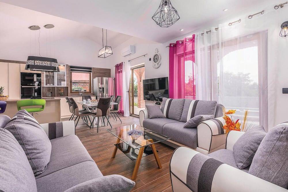 Beach front home in Krk in Pinezici, Krk
