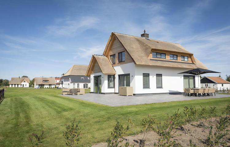 Villa für 10 Personen, mit Whirlpool und Sauna sowie Terrasse und Garten - 1