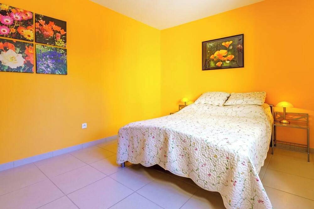 Villa resort ideal for groups and families with lake and mountain views, swimming pool, sauna in Savines-le-Lac, Écrins National Park