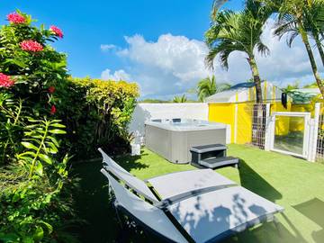 Gîte pour 5 personnes, avec jardin et jacuzzi ainsi que piscine et terrasse en Guadeloupe