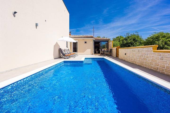 Ferienhaus für 5 Personen, mit Pool und Terrasse sowie Garten in Pula