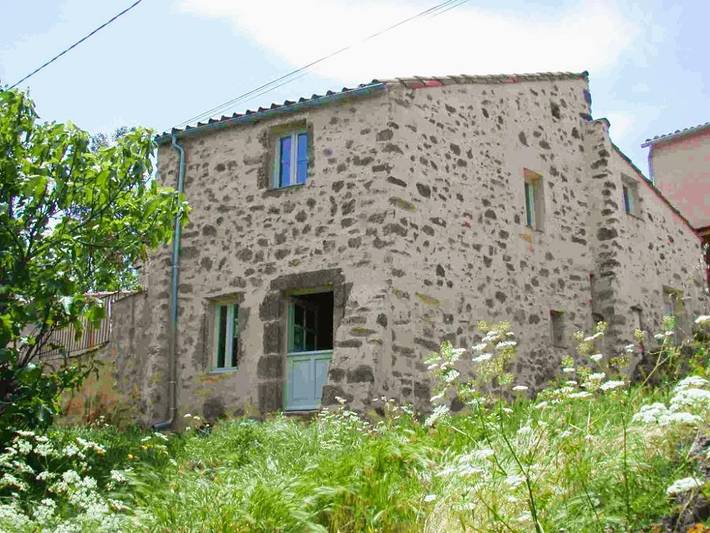 Gîte pour 4 personnes, avec Terrasse ainsi que Jardin et Piscine dans Babeau-Bouldoux