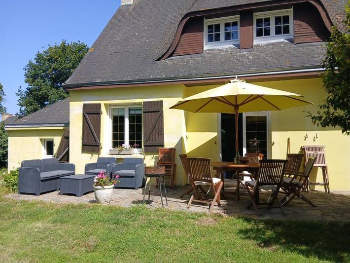 Location de vacances pour 2 personnes, avec Terrasse ainsi que Jardin et Vue à Mahalon - 2