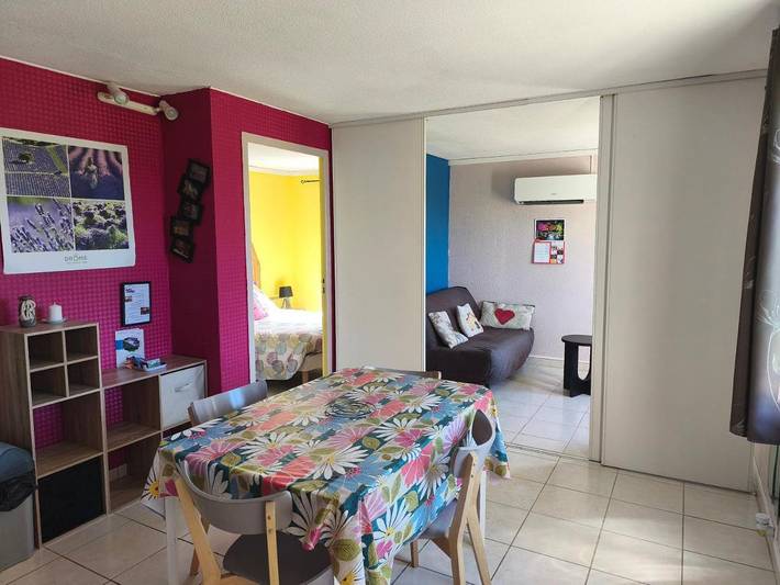 Appartement de vacances pour 4 personnes, avec Terrasse ainsi que Jardin et Piscine