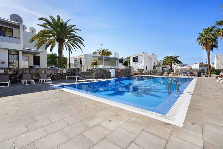 Ganze Wohnung, Ferienwohnung "Bungamerica272" mit Gemeinschaftspool, Privater Terrasse und WLAN in Playa de Troya, Adeje