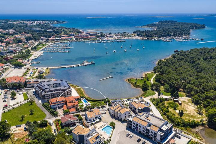 Apartament wakacyjny dla 2 osób, z jacuzzi i basen oraz balkon w Medulin