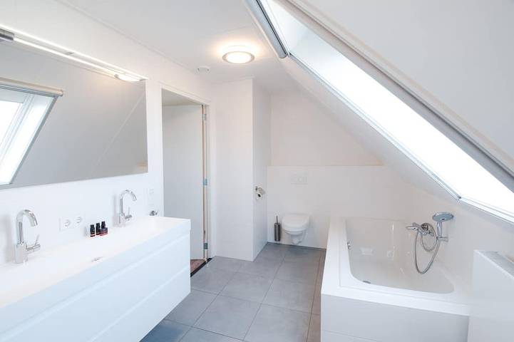 Villa Oosterdam | Geschikt voor 12 personen in Tholen, Nederlandse Noordzeekust