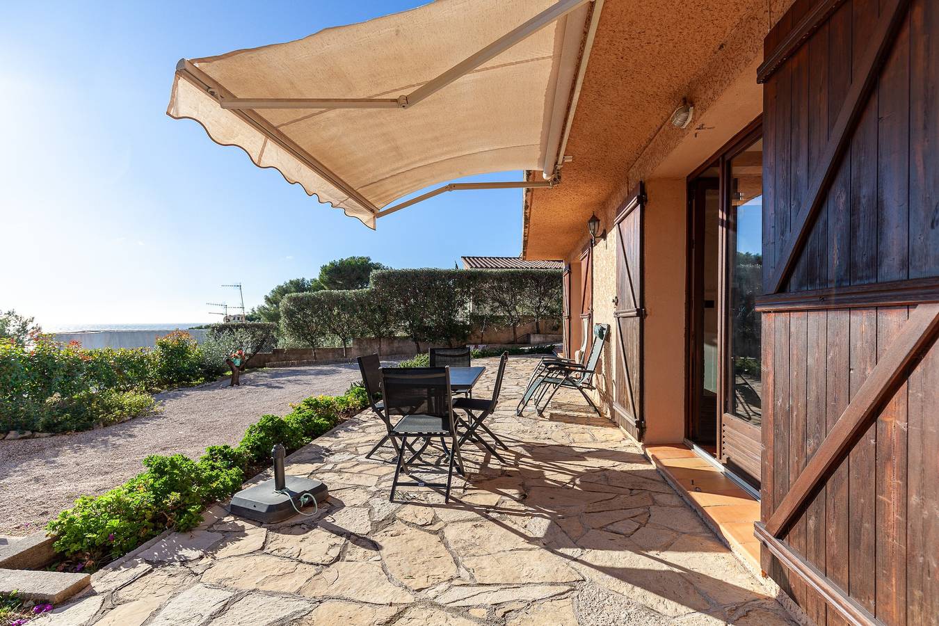 Studio entier, Studio 'Ukika' avec vue sur la mer, Wi-Fi et climatisation in Cassis, Parc national des Calanques