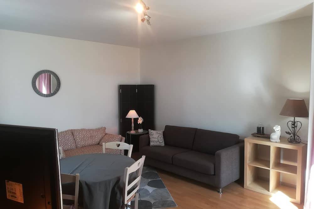 Appartement entier, Maisonette with 2 terraces 10 minutes from the station in Buxerolles, Vienne (France)