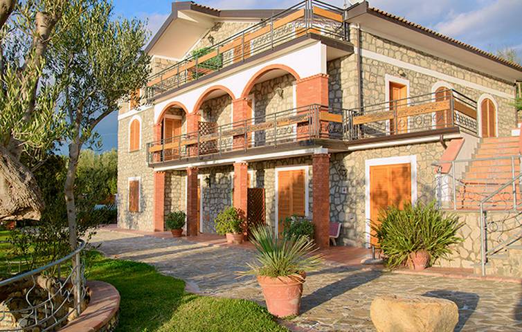 Appartement de vacances entier, Appartement avec vue sur la mer, terrasse et parking, à 2,5 km de la plage in Ascea, Cilento Coast