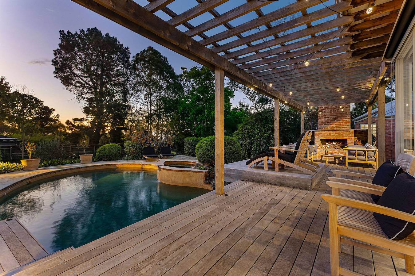 Tranquil Estate with Pool Heated Spa Gardens in Mount Eliza, Mornington Peninsula