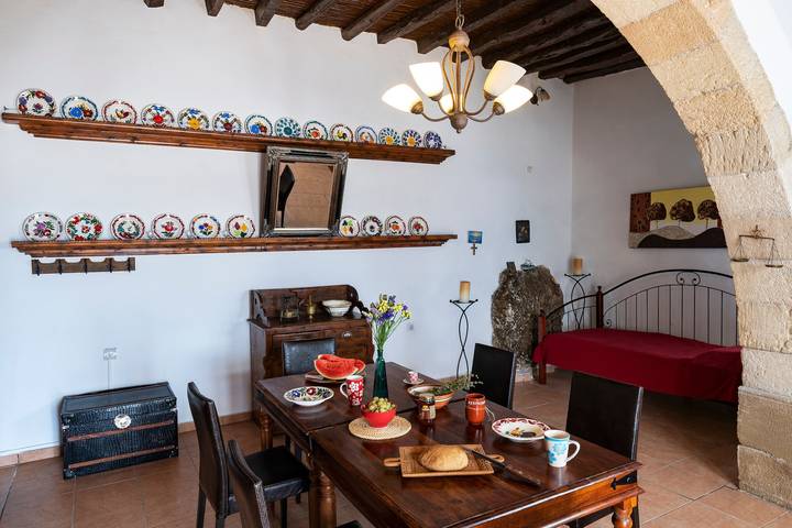 Holiday Home '1900's Traditional House in Asklipio' with Private Terrace, Wi-Fi and Air Conditioning in Asklipio, Rhodes