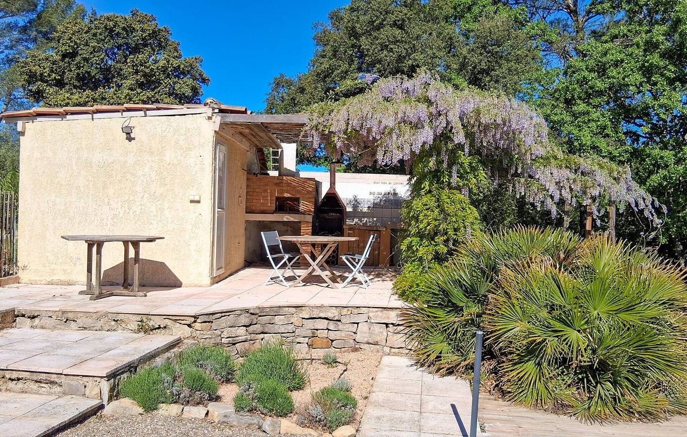 Acogedor apartamento vacacional con piscina y aparcamiento, Besse-sur-Issole in Besse-sur-Issole, Región Brignoles