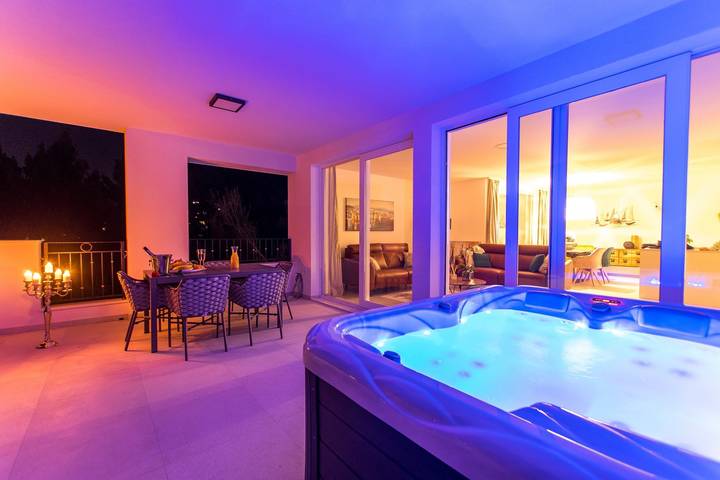 Ferienwohnung für 4 Personen, mit Pool und Balkon/Terrasse in Makarska