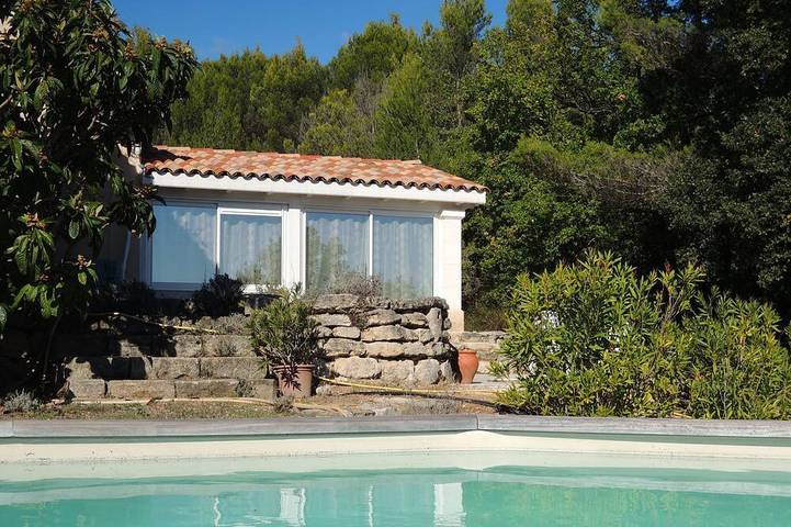 Gîte pour 2 personnes, avec Terrasse ainsi que Jardin et Piscine