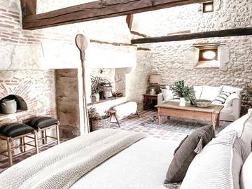 Chambre d’hôte pour 2 personnes, avec piscine ainsi que terrasse et jardin à Tourtoirac